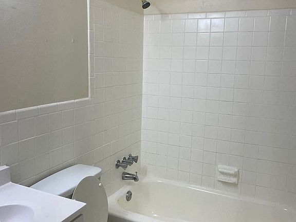 5th image of 346 Fort Worth Ave APT 5