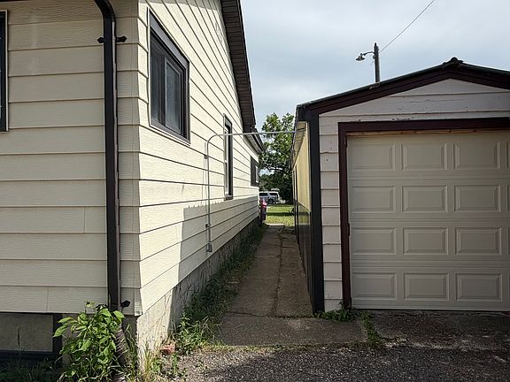 2nd image of 1121 6th Ave S