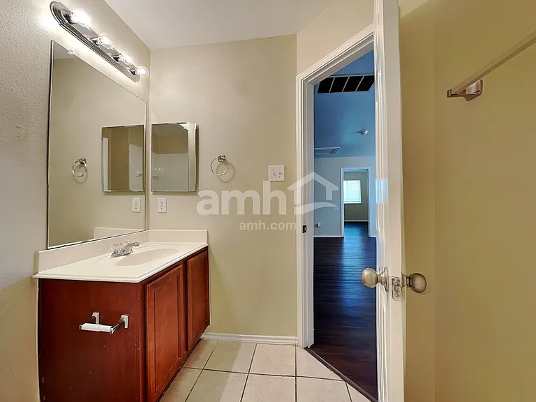 1003 Utopia Ln — Photo 17