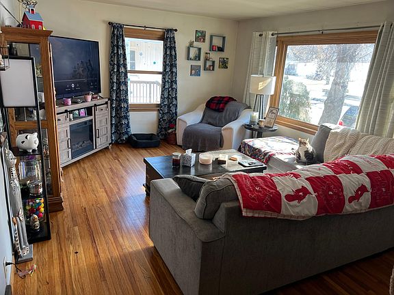 3rd image of 68 E Sarnia St