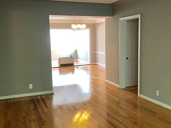3rd image of 7458 Delmar Blvd APT 1W