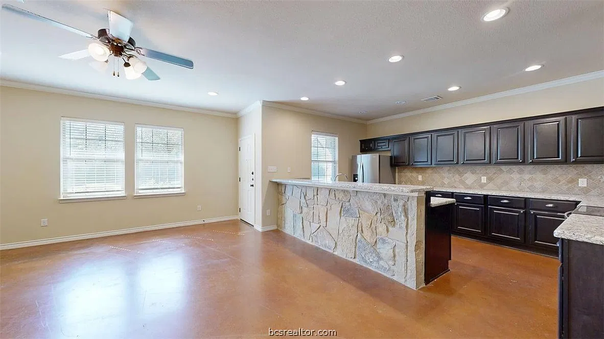 4 bed, 4.0 bath, 1756 sqft, $2,700 — Photo 4