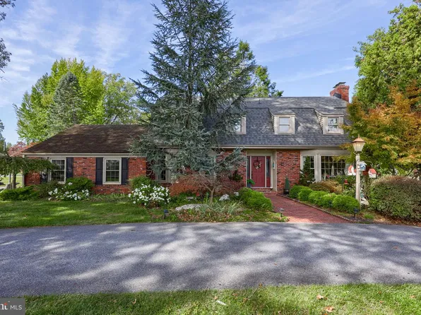 1405 Country Club Dr, Lancaster, PA 17601