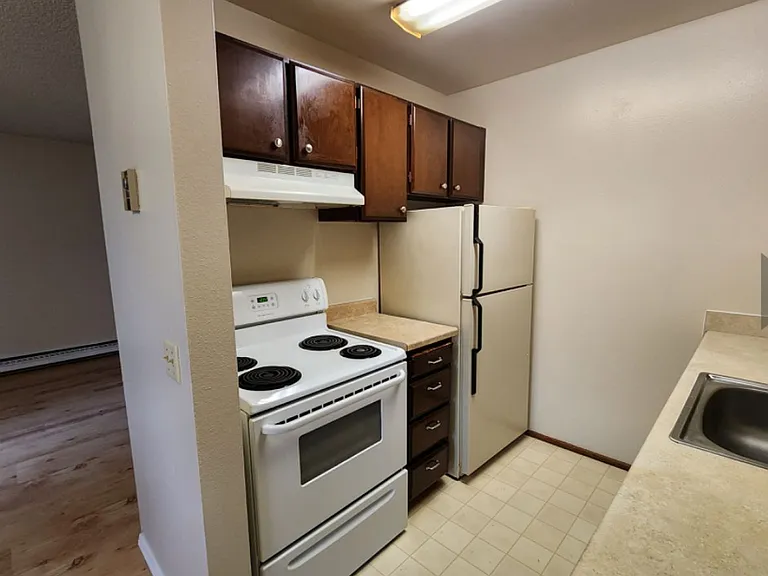 Alpha Park Apartments — Photo 14