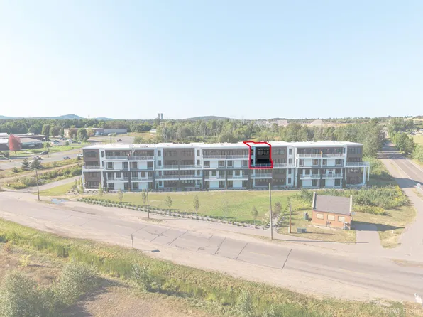 2401 N Lakeshore Blvd Unit 12, Marquette, MI 49855