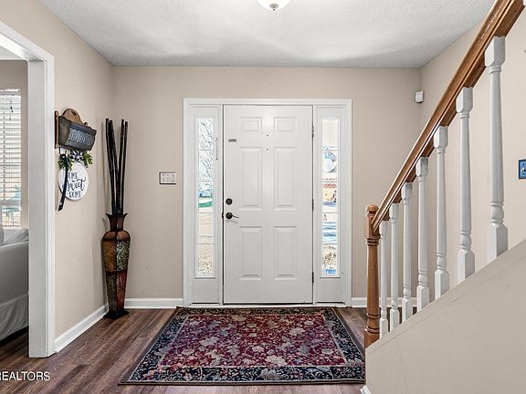 3rd image of 7037 Yellow Oak Ln