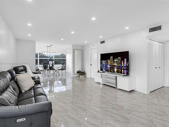 5th image of 9541 Sunrise Lakes Blvd APT 301