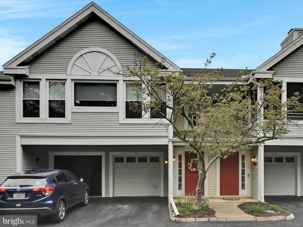 301 Country Place Dr, Lancaster, PA 17601