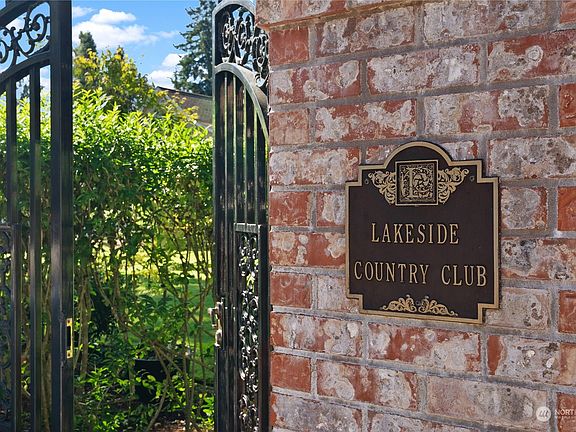 2nd image of 3 Lakeside Country Club SW
