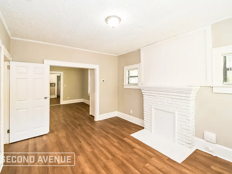 204 W 23rd St — Photo 3