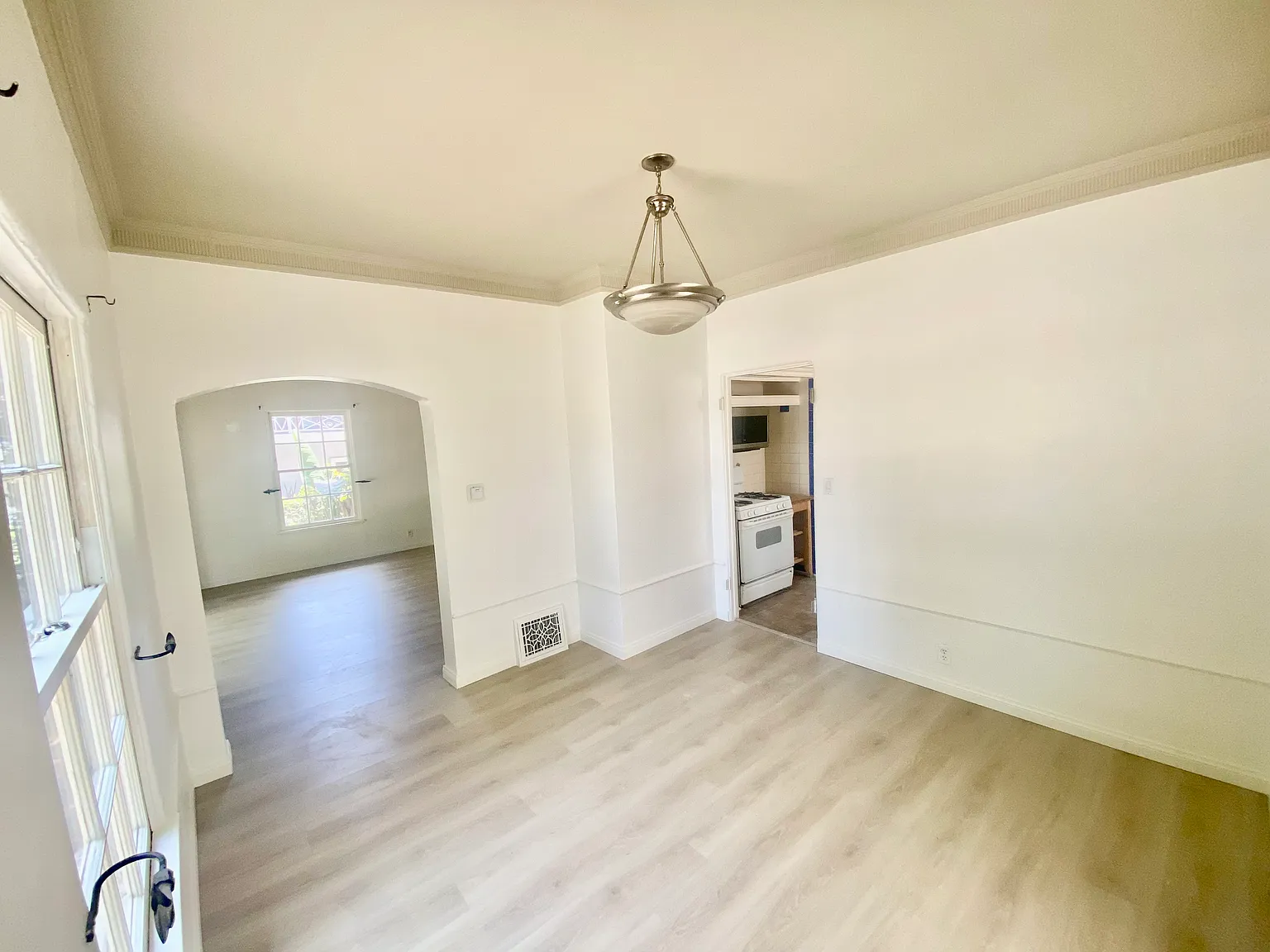 2 bed, 1.5 bath, 1520 sqft, $3,999 — Photo 3