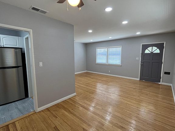 4th image of 1242 N Hollywood Way