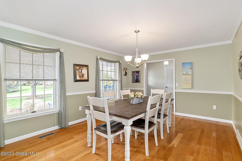 5th image of 162 Pleasantview Drive