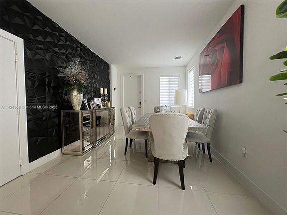 5th image of 10265 NW 72nd Ter