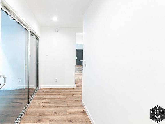 3rd image of 37 29th Ave APT 1