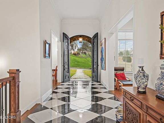 5th image of 614 Barnsley Rd