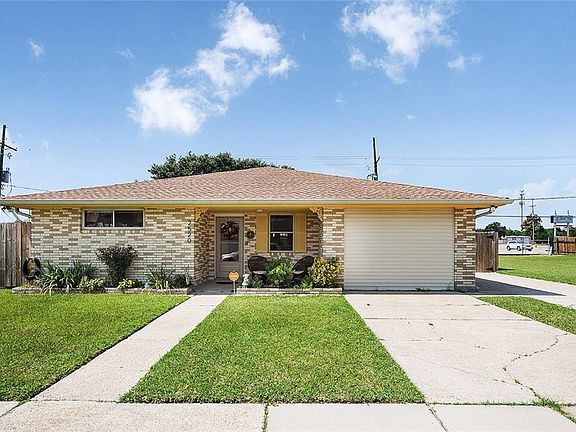 3rd image of 2520 Garden Dr