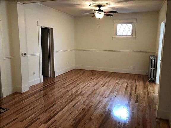 5th image of 325 Lewis Ave