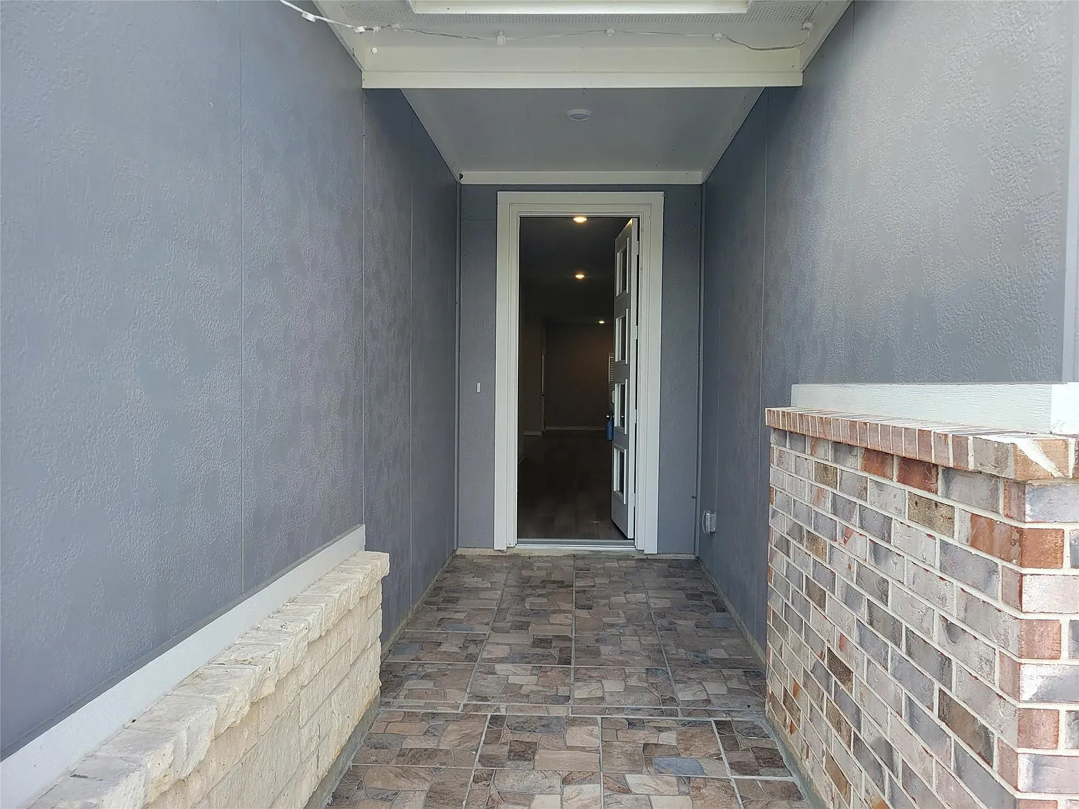 4 bed, 3.0 bath, 2025 sqft, $2,500 — Photo 4