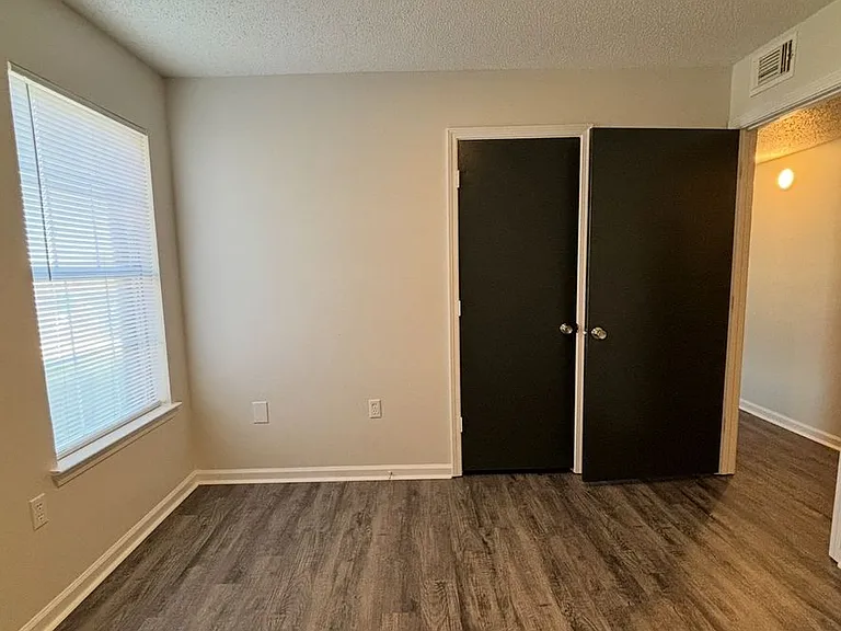 463 Alexander Ave — Photo 13
