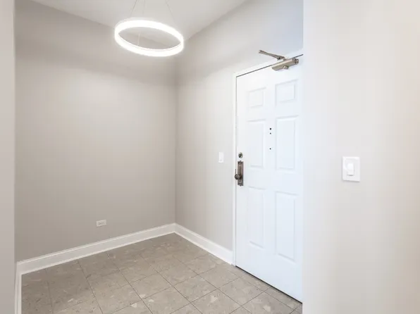 330 S Michigan Ave APT 1806, Chicago, IL 60604