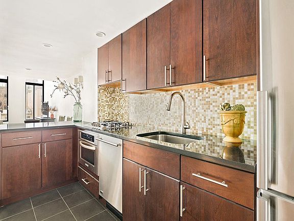 4th image of 67 E 11th St APT 514