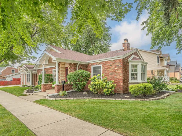 9556 S Hamlin Ave, Evergreen Park, IL 60805