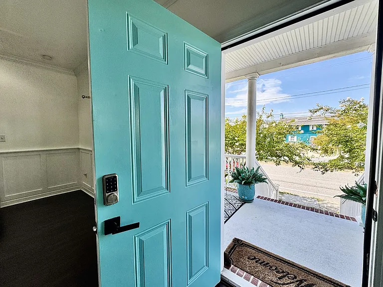 1123 W Ocean View Ave — Photo 8