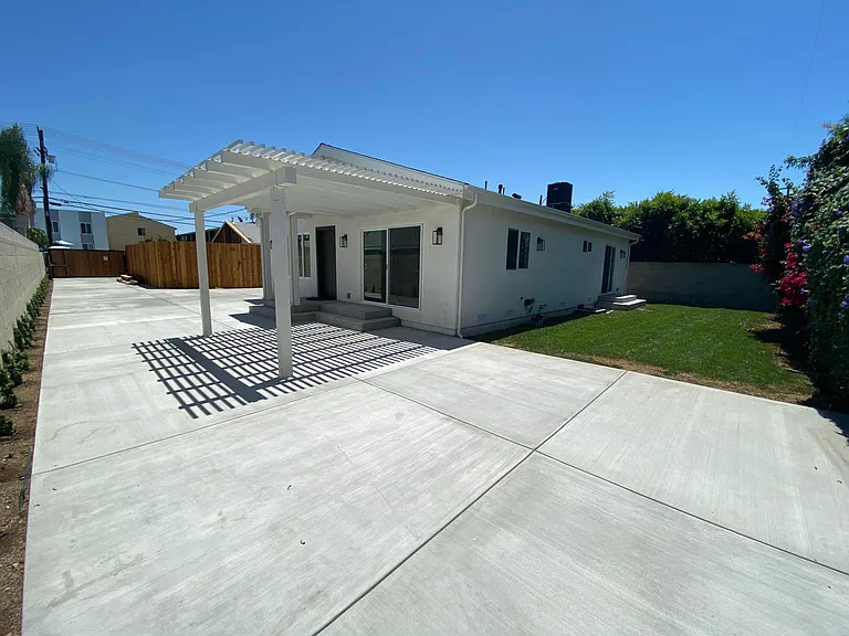 6735 Glade Ave — Photo 23