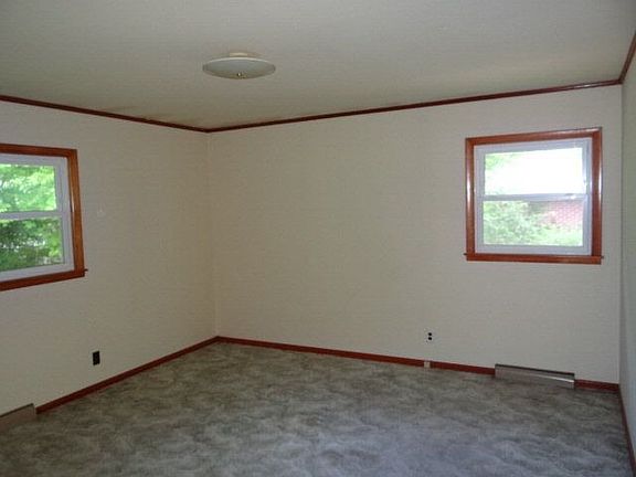 4th image of 1915 N Maple Ave