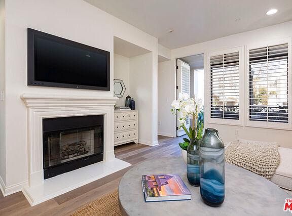 2nd image of 5625 Crescent Park W APT 101