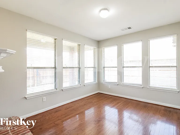 9752 Forney Trl — Photo 10