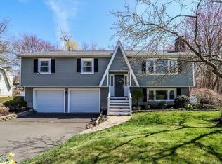 4 Grieb Ct, Wallingford, CT 06492
