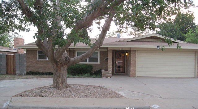 1st image of 1457 Custer Ave