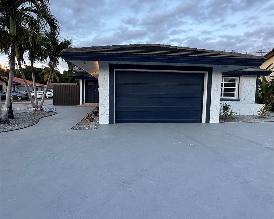 1st image of 925 SW 136th Pl #925