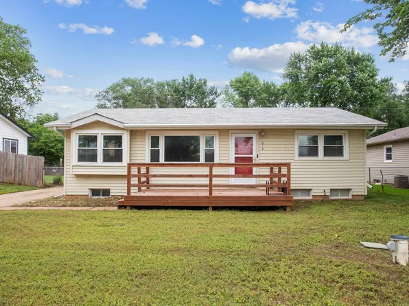 614 W 7th St, Haysville, KS 67060