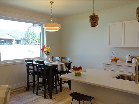 5th image of 6423 Southern Bluffs Ln