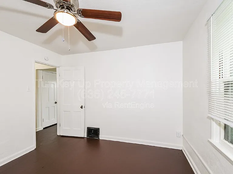7150 Manette Dr — Photo 5