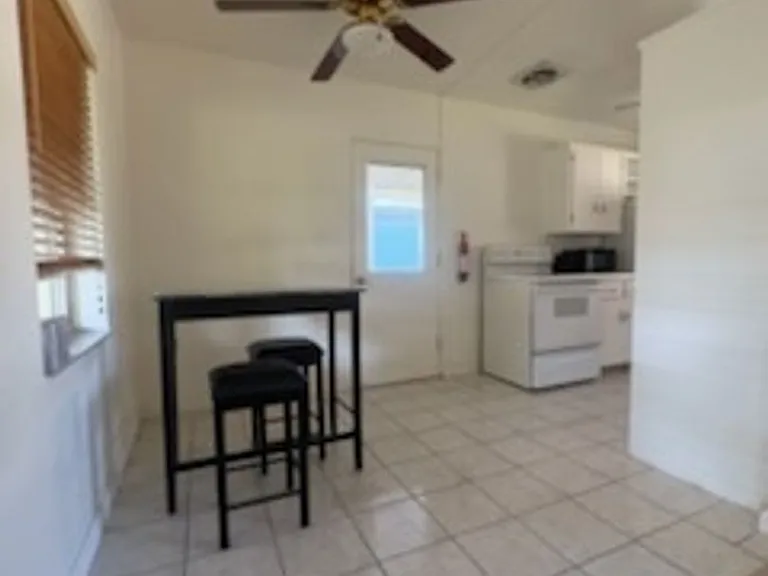 247 Cocos Dr — Photo 4