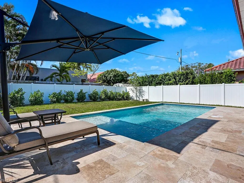 3 bed, 2.0 bath, 1602 sqft, $4,000 — Photo 3