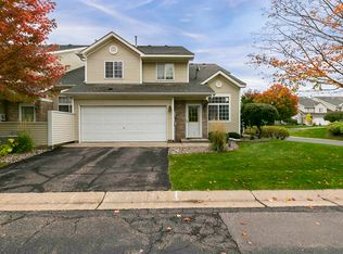 8852 Spring Ln, Woodbury, MN 55125