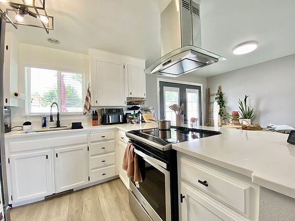 5th image of 2226 S 66th Ave
