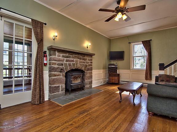 5th image of 420 Park Ave