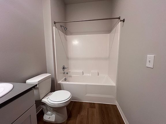 4th image of 2929 NE 65th Ave #104
