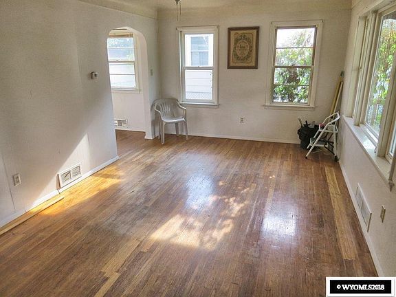 2nd image of 1028 E Park Ave