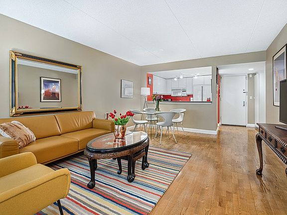 3rd image of 110 W 90th St