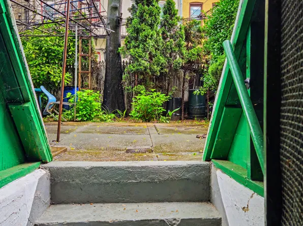 1722 Putnam Avenue image 6 of 30