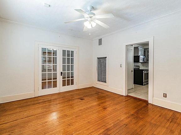 5th image of 2579 Oak St
