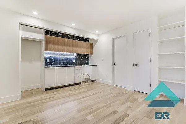 Rented by EXR | media 23