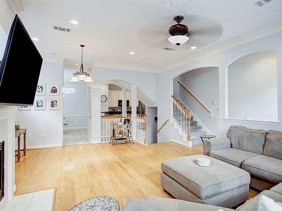 4th image of 5312 Blossom St
